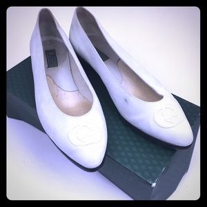 Vintage Authentic Gucci White Nubuck flats